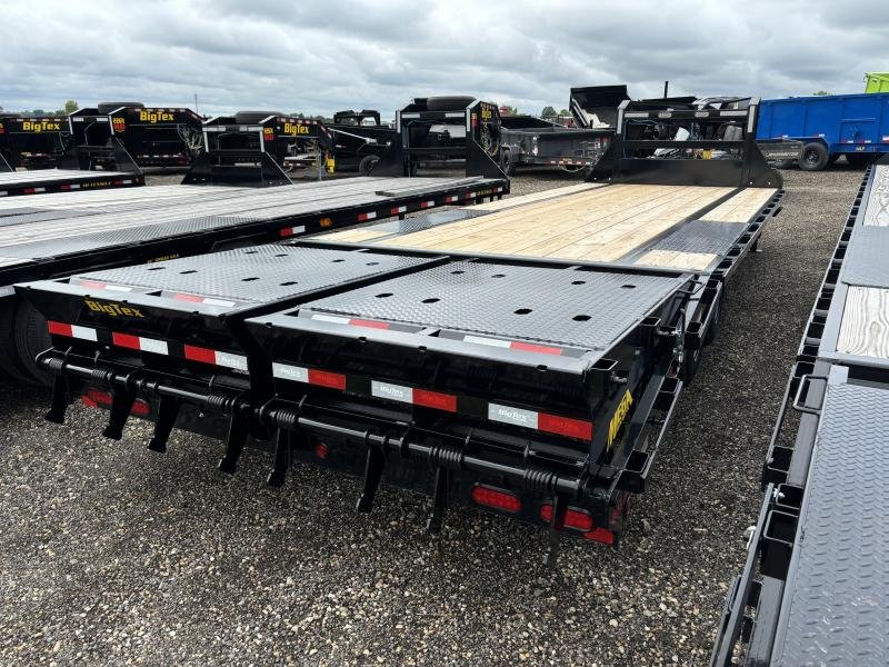 8.5'x25' Big Tex Trailers Flatbed 16GN-20+5