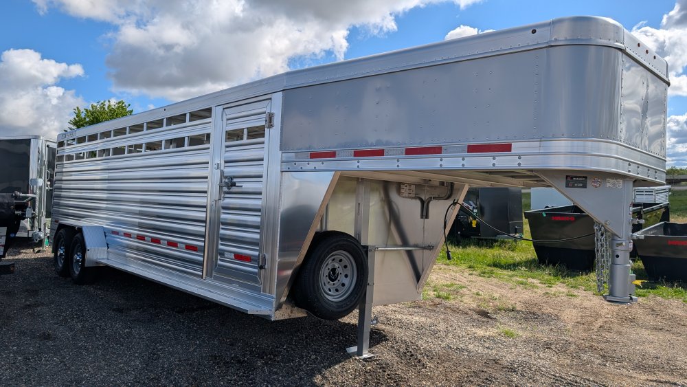 6' 7"x24' Featherlite Livestock 8117-6724 6' 6"