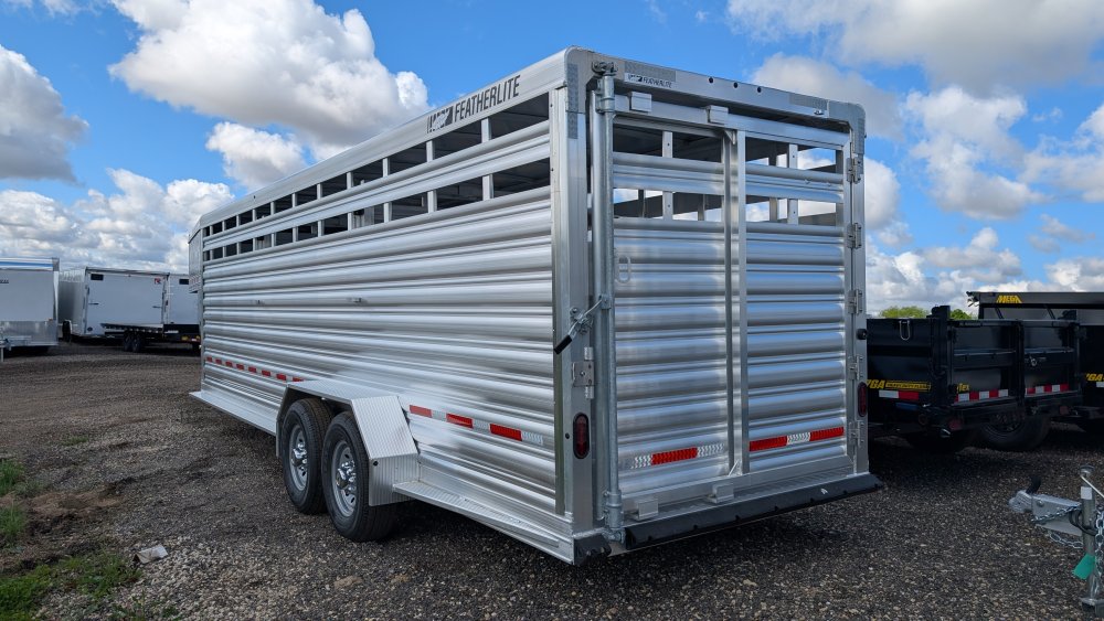 6' 7"x24' Featherlite Livestock 8117-6724 6' 6"