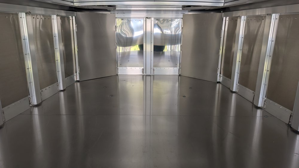 6' 7"x16' Featherlite Livestock 8117-6716 6' 6"