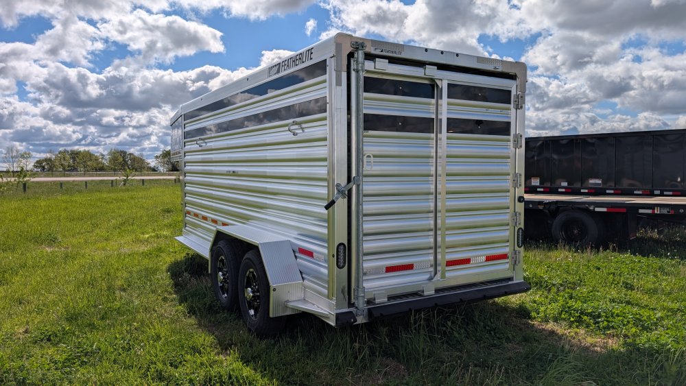 6' 7"x16' Featherlite Livestock 8117-6716 6' 6"