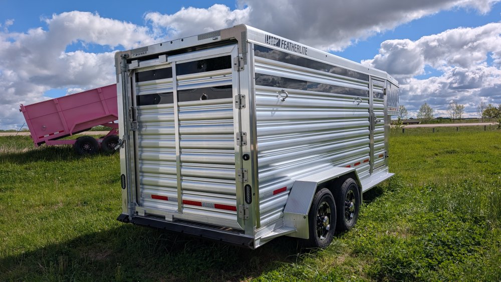 6' 7"x16' Featherlite Livestock 8117-6716 6' 6"