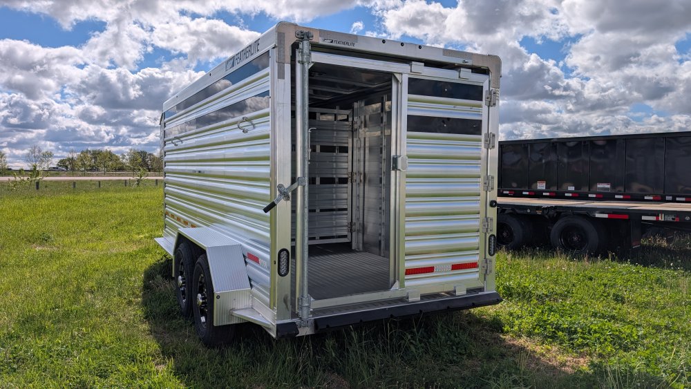 6' 7"x16' Featherlite Livestock 8117-6716 6' 6"