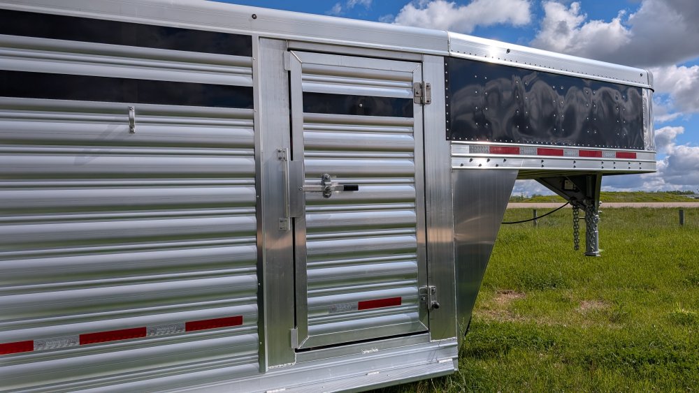 6' 7"x16' Featherlite Livestock 8117-6716 6' 6"