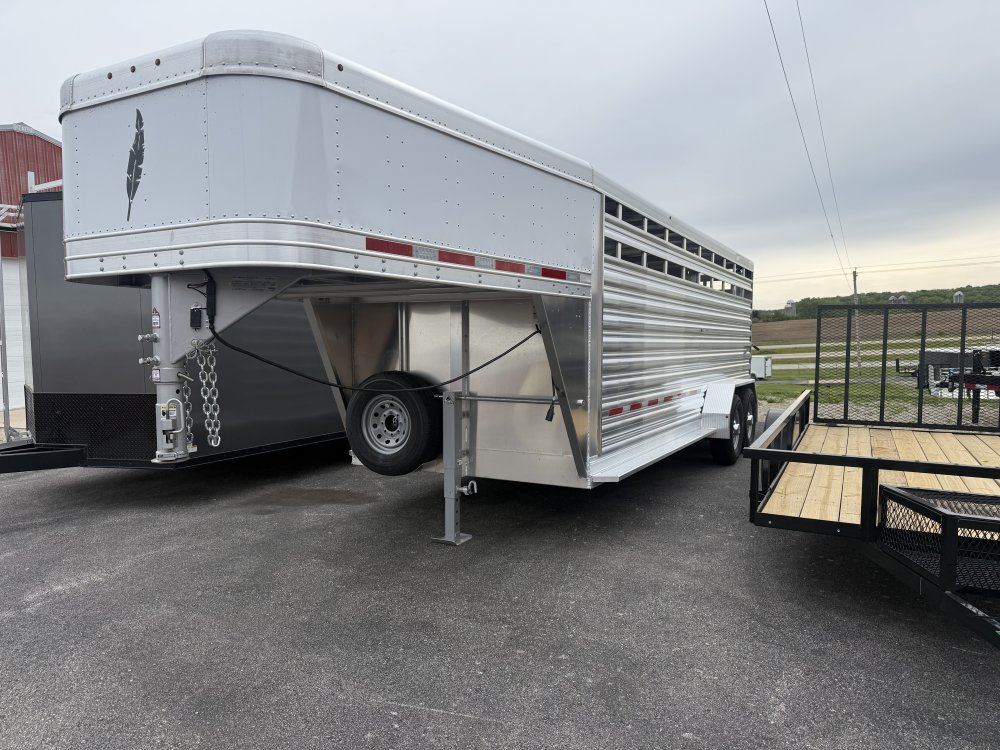 6' 7"x20' Featherlite Livestock 8117-6720 6' 6"