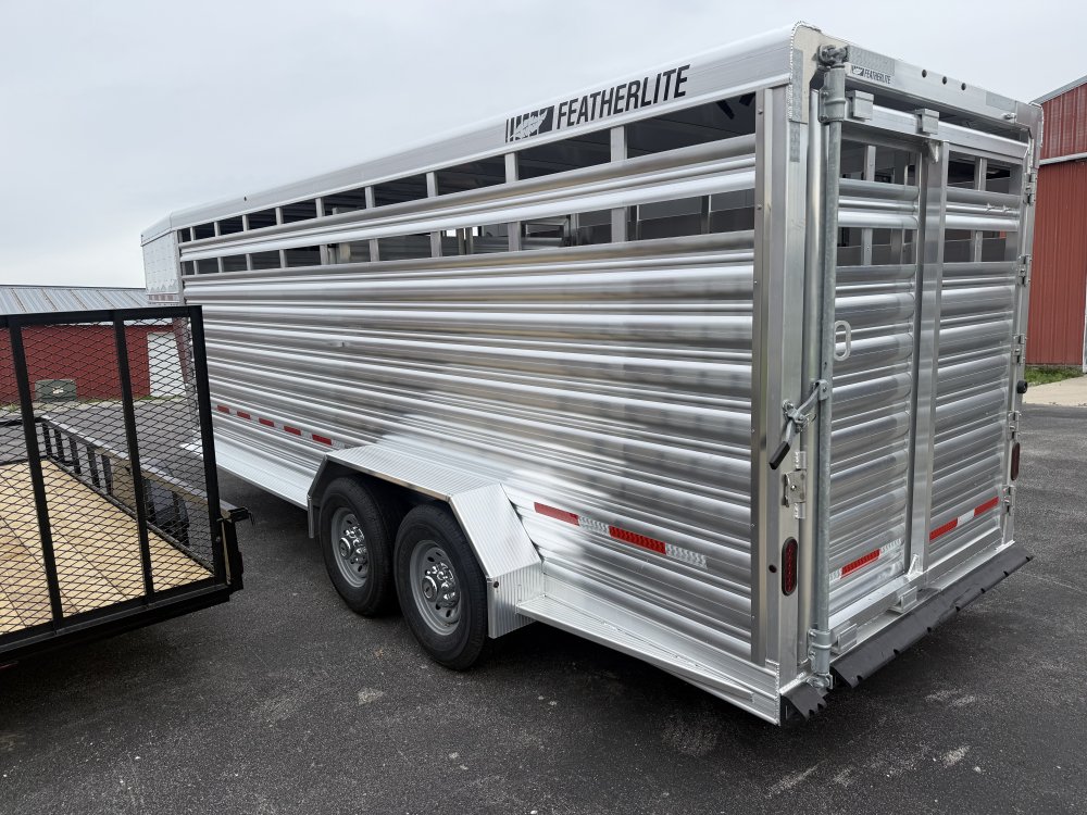 6' 7"x20' Featherlite Livestock 8117-6720 6' 6"