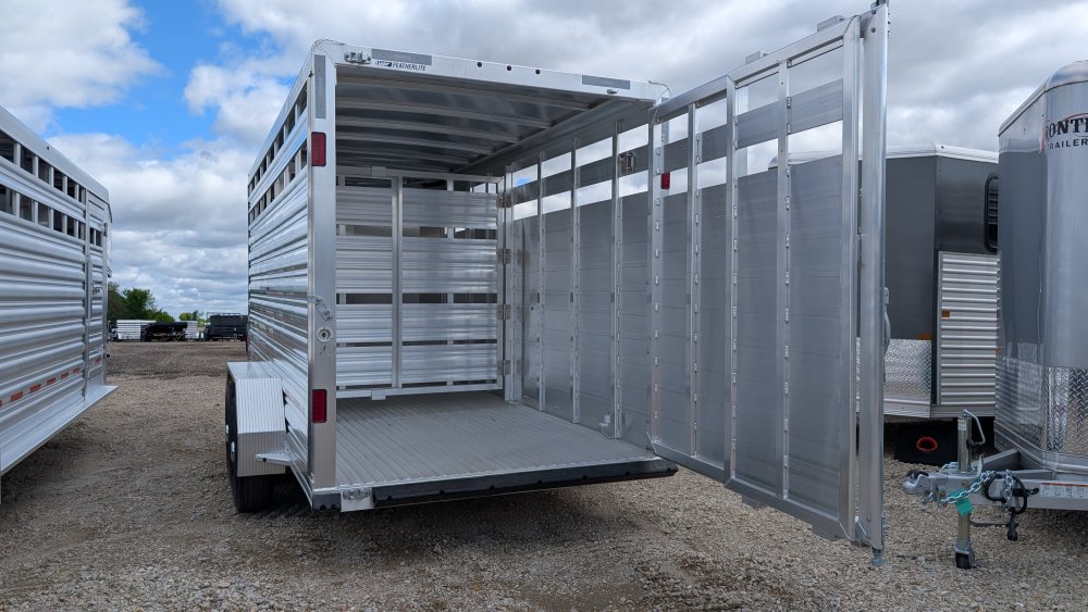 6' 7"x16' Featherlite Horse 8107-6716 6' 6"