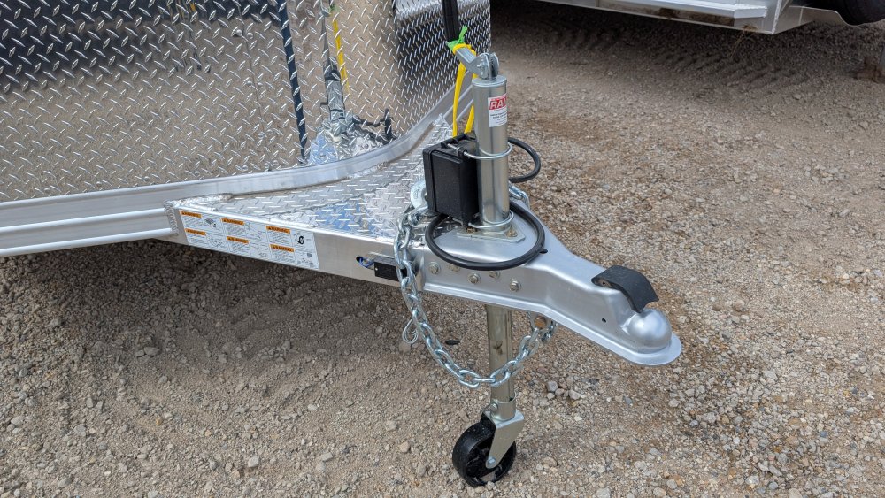 6' 7"x16' Featherlite Horse 8107-6716 6' 6"