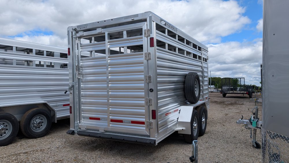 6' 7"x16' Featherlite Horse 8107-6716 6' 6"