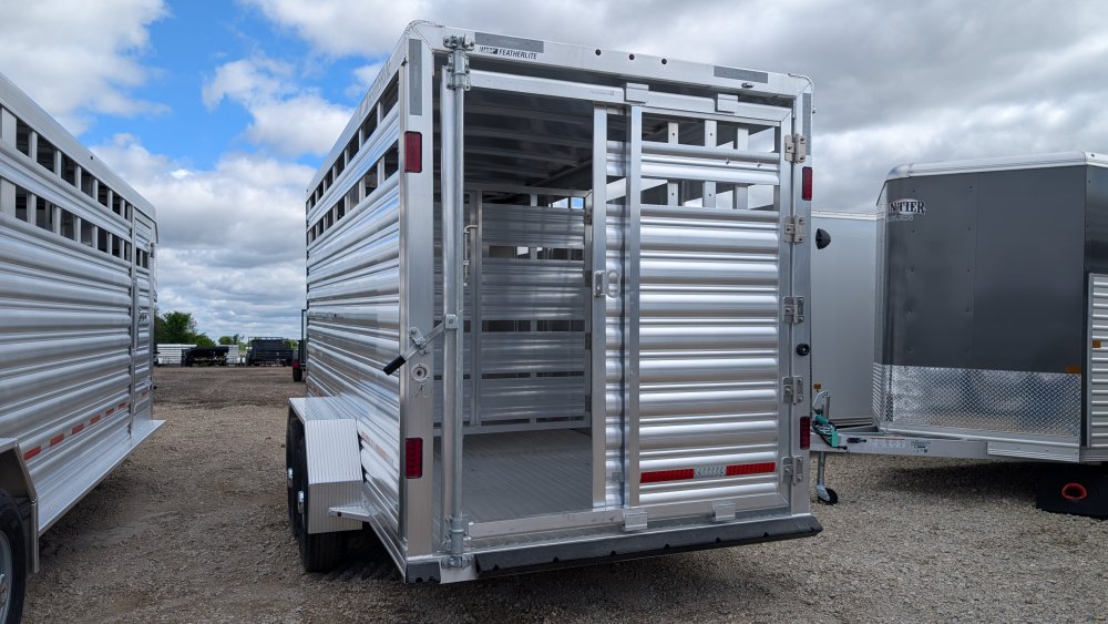 6' 7"x16' Featherlite Horse 8107-6716 6' 6"