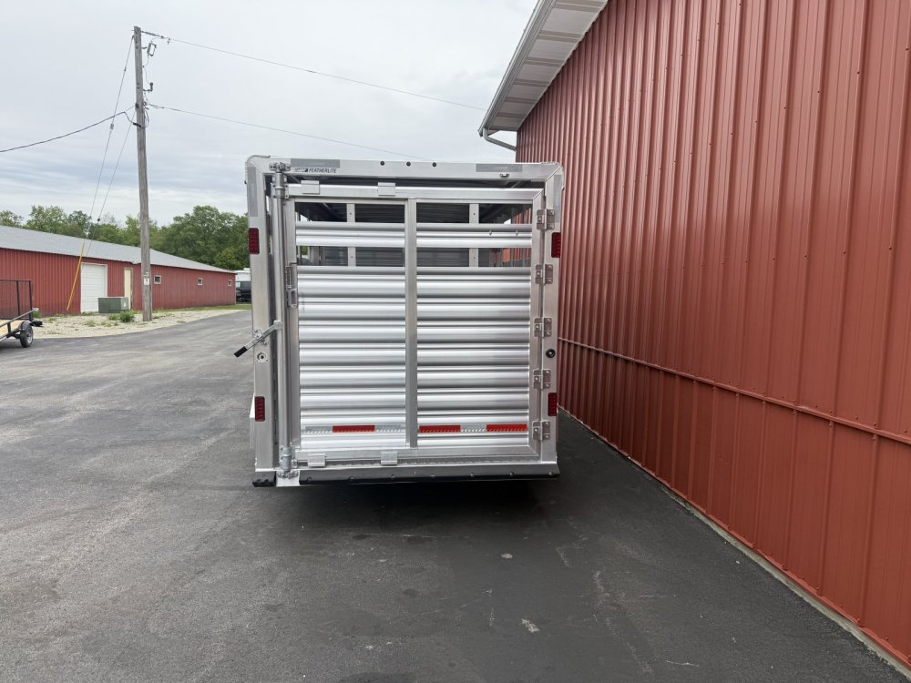 6' 7"x16' Featherlite Horse 8107-6716 6' 6"