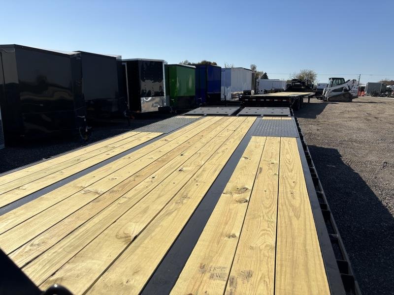 8.5'x20' Big Tex Trailers Flatbed 22GN-20+5