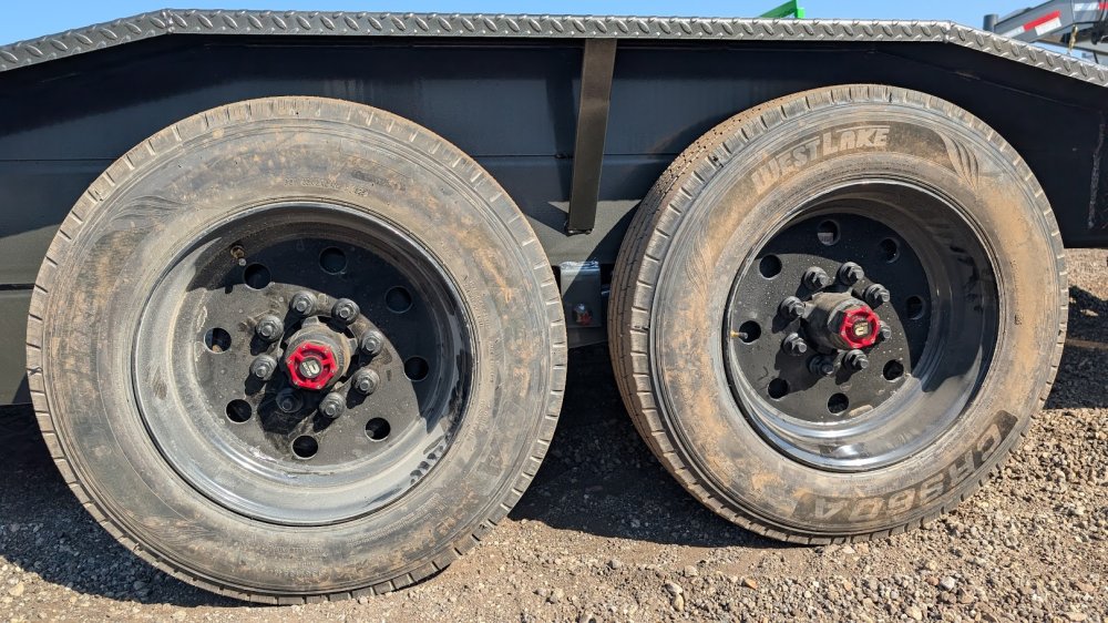 8.5'x24' Maxx D Equipment