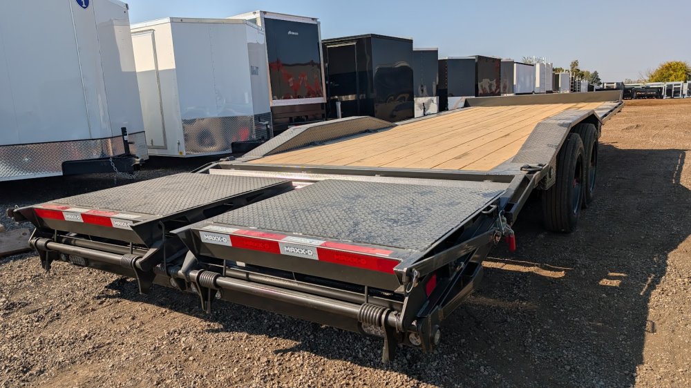 8.5'x24' Maxx D Equipment