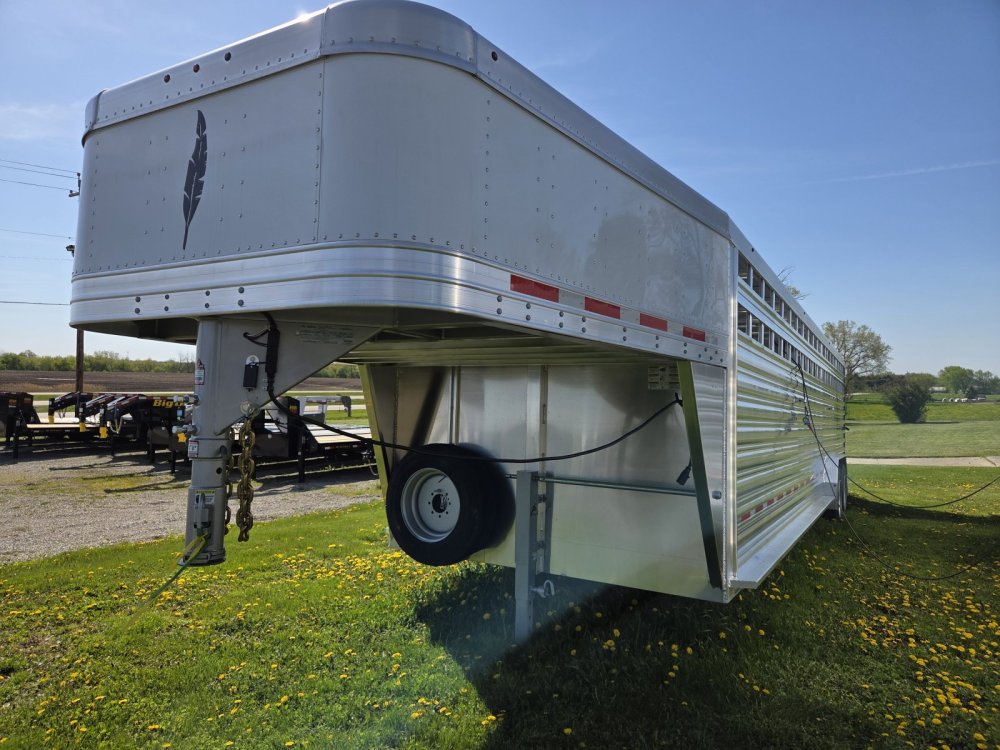 7' 6"x30' Featherlite Livestock 8127-7630 6' 6"