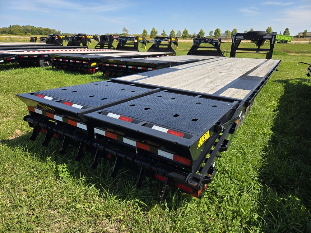 8.5'x30' Big Tex Trailers Deckover/Gooseneck 16GN-25+5