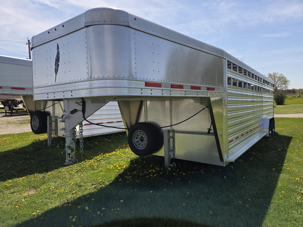 7' 6"x24' Featherlite Livestock 8127-7624 6' 6"