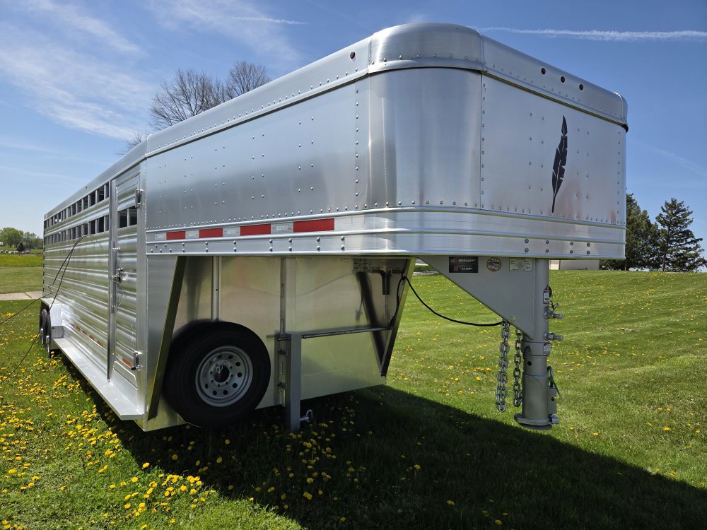 7' 6"x24' Featherlite Livestock 8127-7624 6' 6"