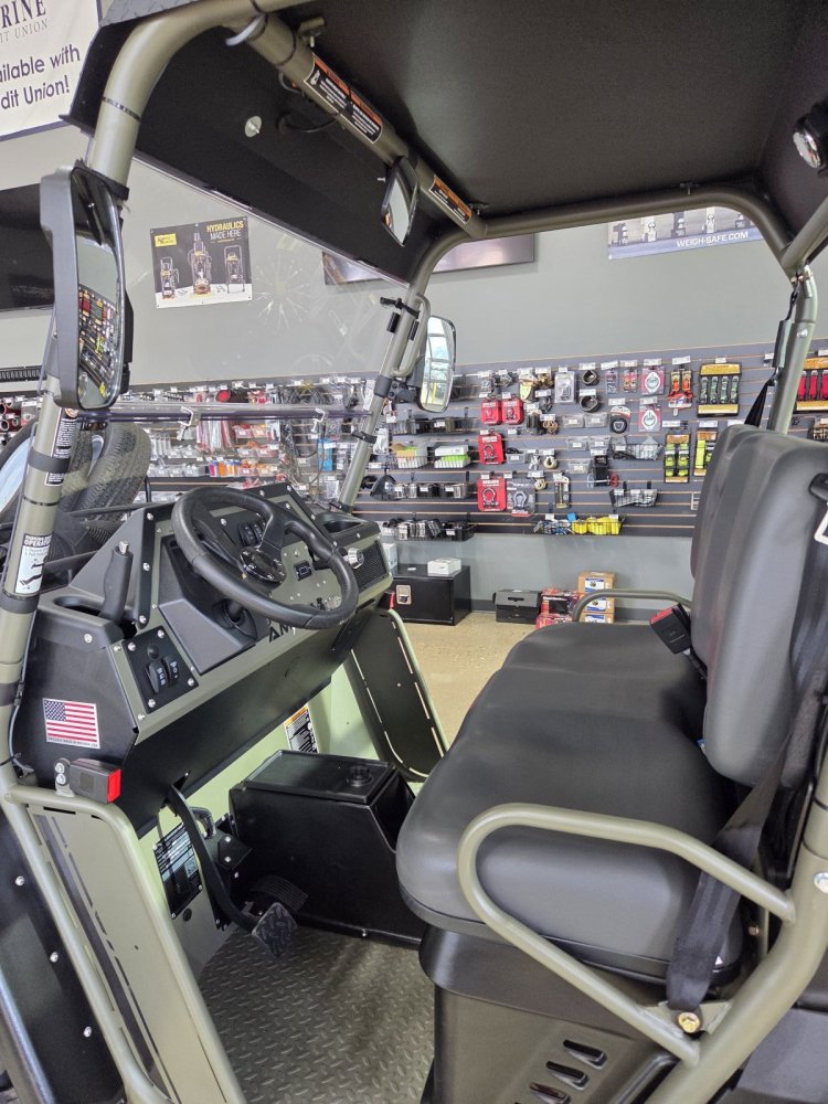 American LandMaster AMP 4X4 UTV