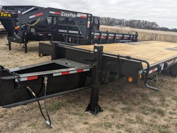 8.5'x24' Towmaster Trailers Deckover T-40T