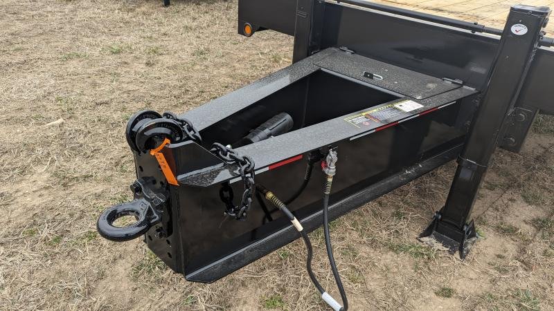 8.5'x24' Towmaster Trailers Deckover T-40T