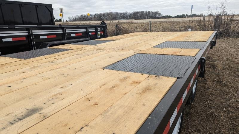 8.5'x24' Towmaster Trailers Deckover T-40T