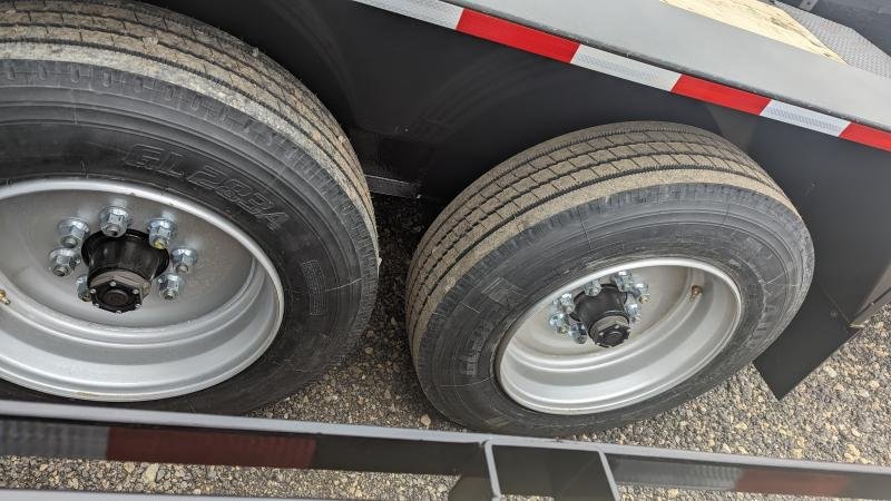 7'x22' Towmaster Trailers Equipment T-16DT 22"