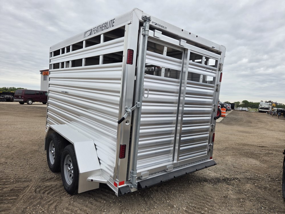 6' 7"x12' Featherlite Horse 8107-6716 6' 6"