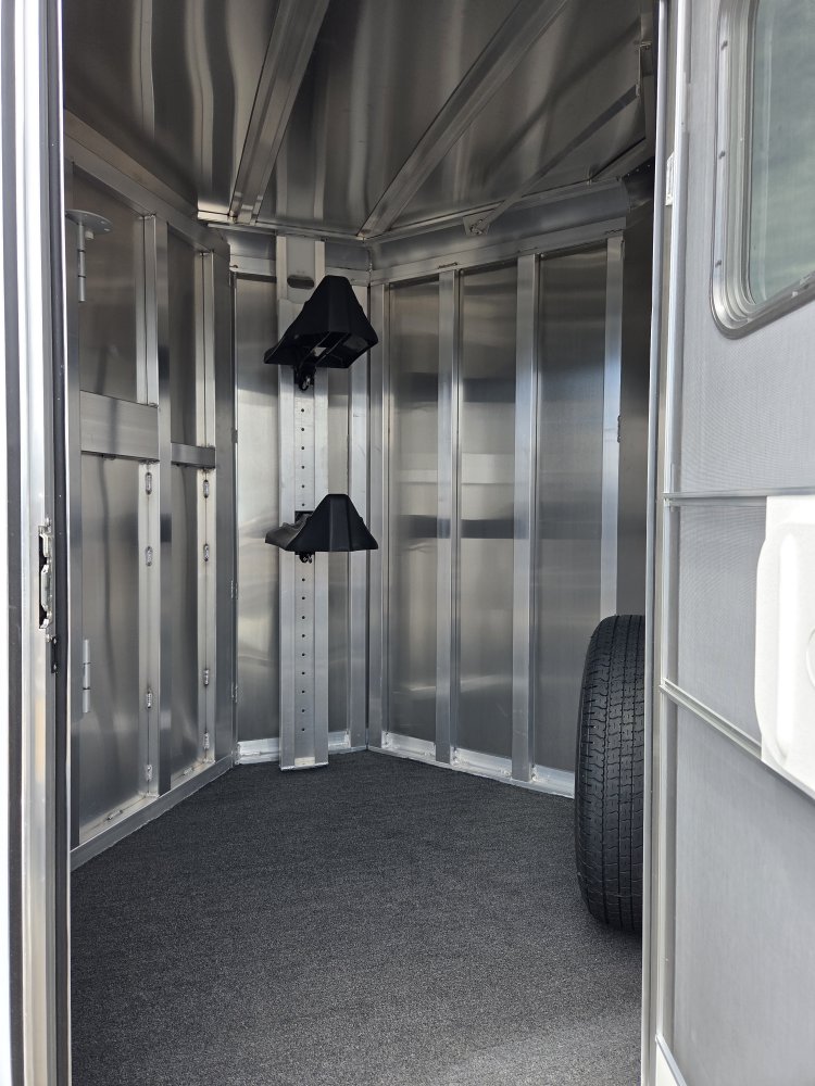 7'x13' 10" Featherlite Horse 9400 7'