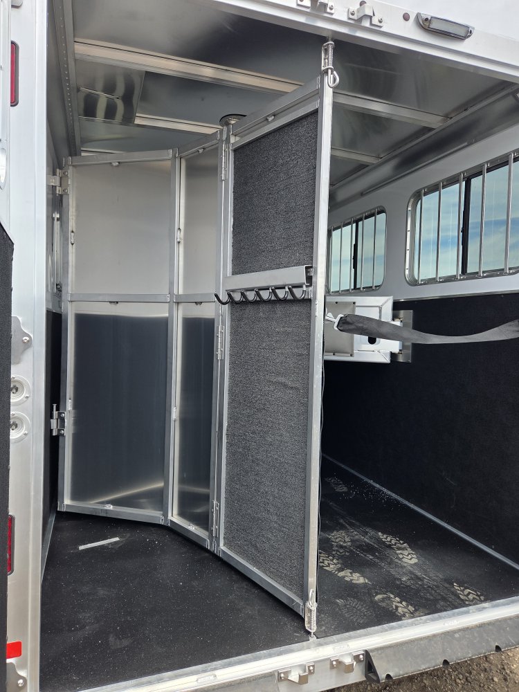 7'x13' 10" Featherlite Horse 9400 7'