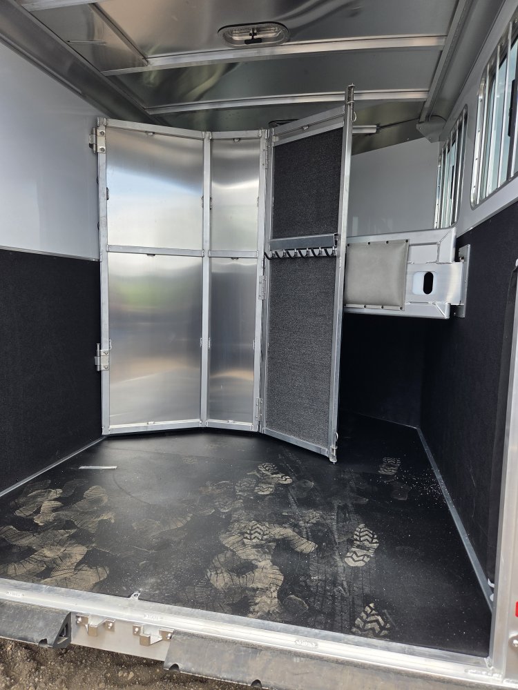 7'x13' 10" Featherlite Horse 9400 7'