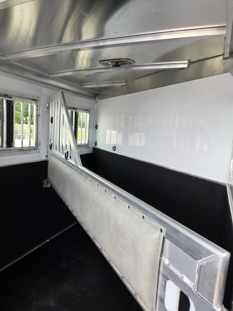 7'x13' 10" Featherlite Horse 9400 7'