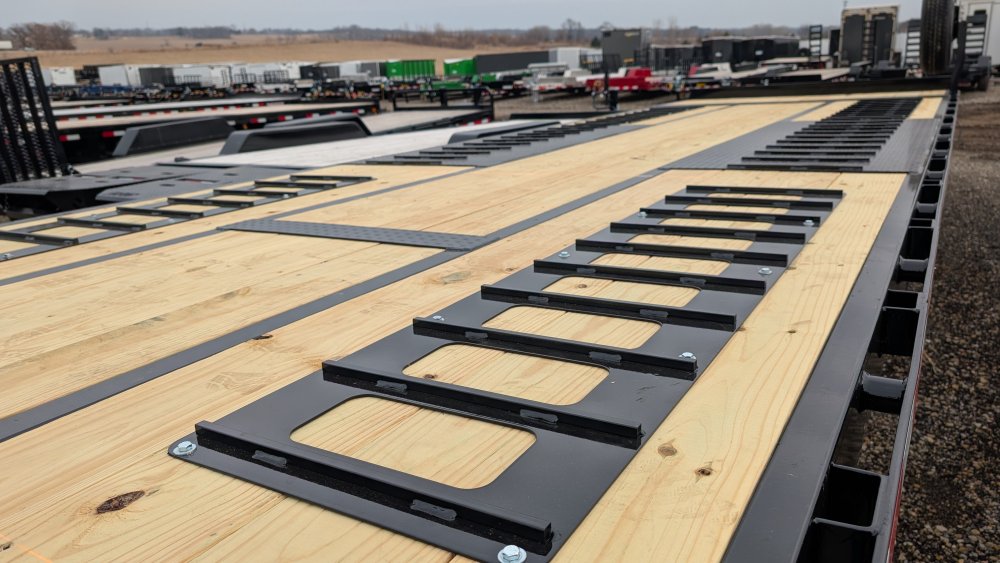 8.5'x28' Midsota Deckover/Equipment N-FBT28-220