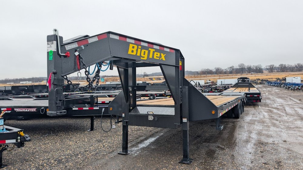 8.5'x30' Big Tex Deckover/Gooseneck