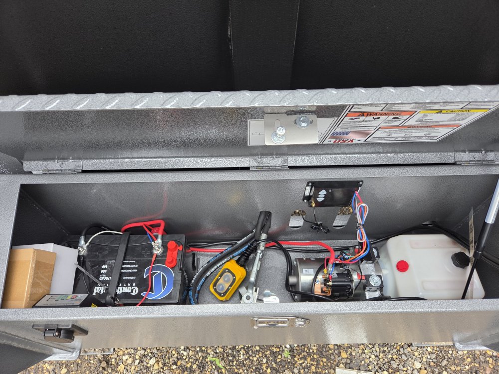 8.5'x20' Bwise Dump DDHG20-25 40"