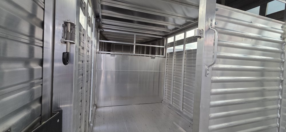 7'x20' Frontier Trailers Horse
