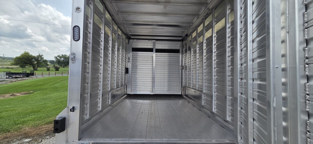 7'x20' Frontier Trailers Horse