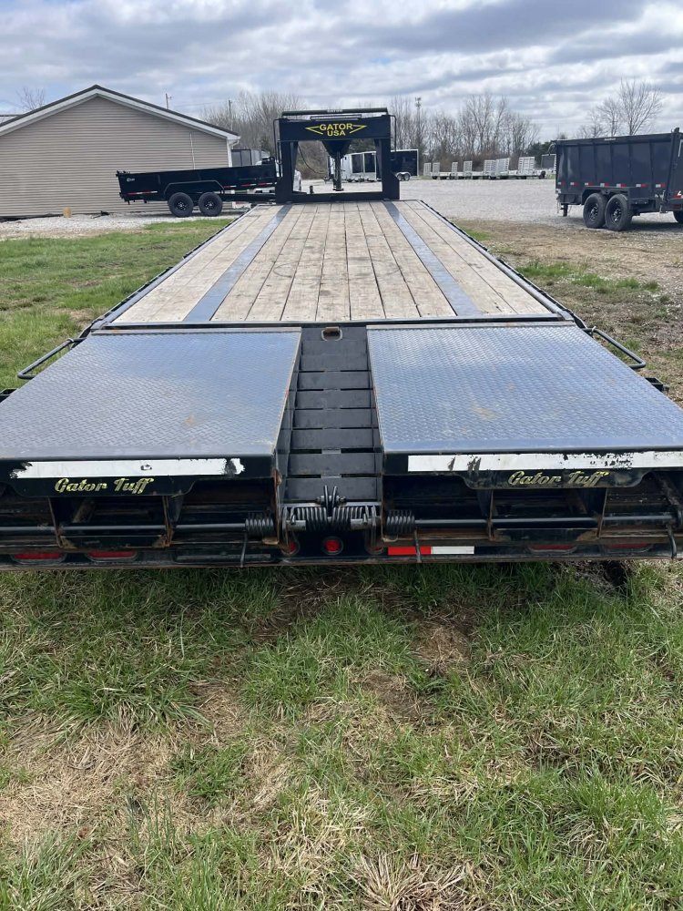 8' 6"x25' 5" Gator Goose Neck