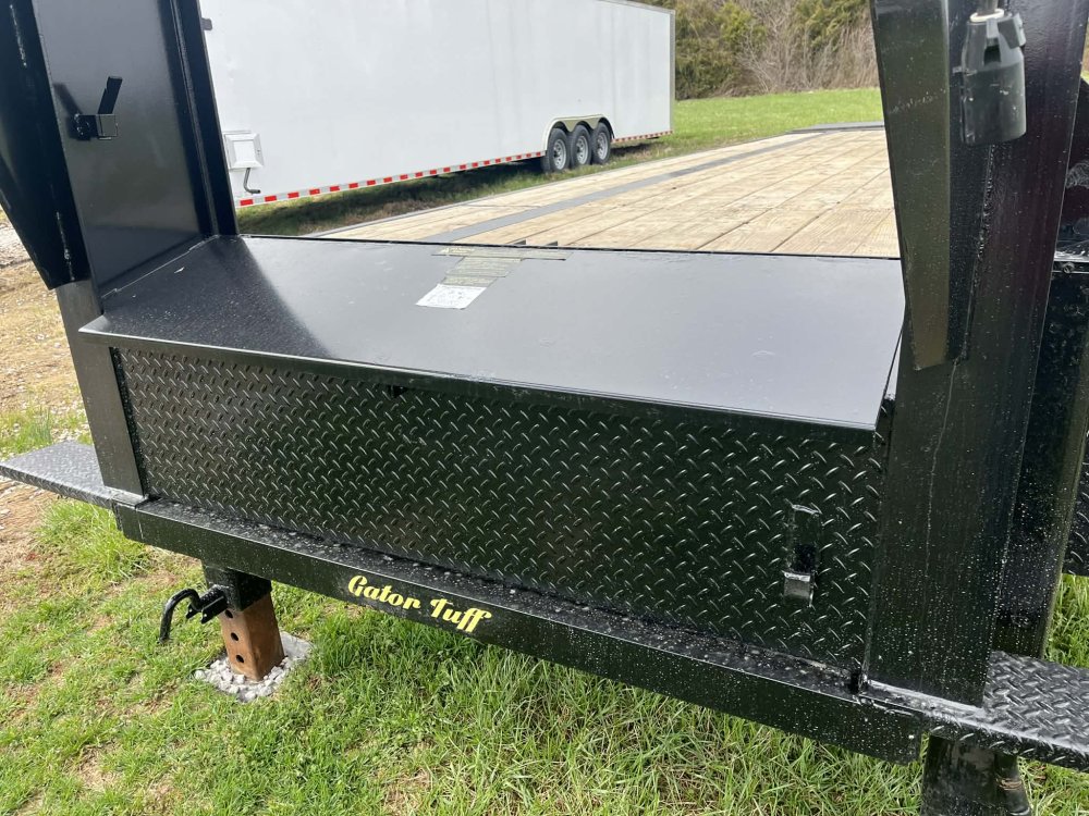 8' 6"x25' 5" Gator Goose Neck