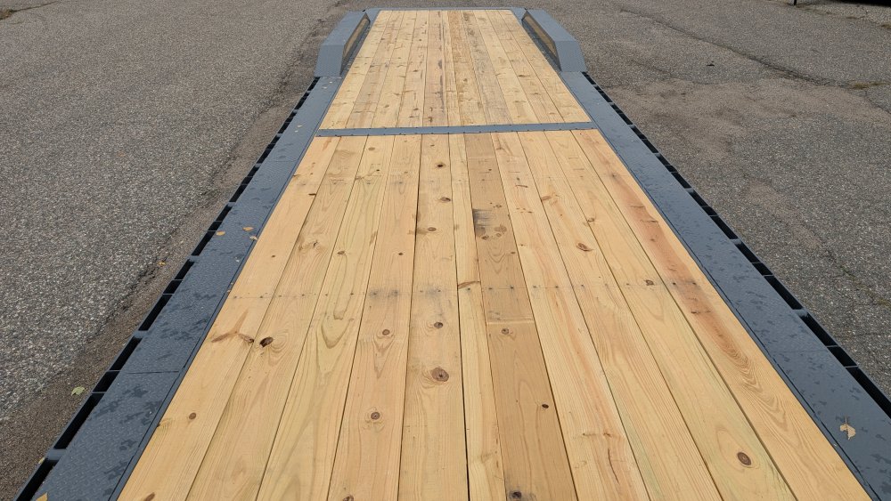 8' 6"x40' LAMAR Equipment