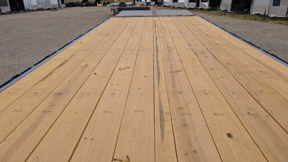 8' 6"x25' LAMAR Equipment