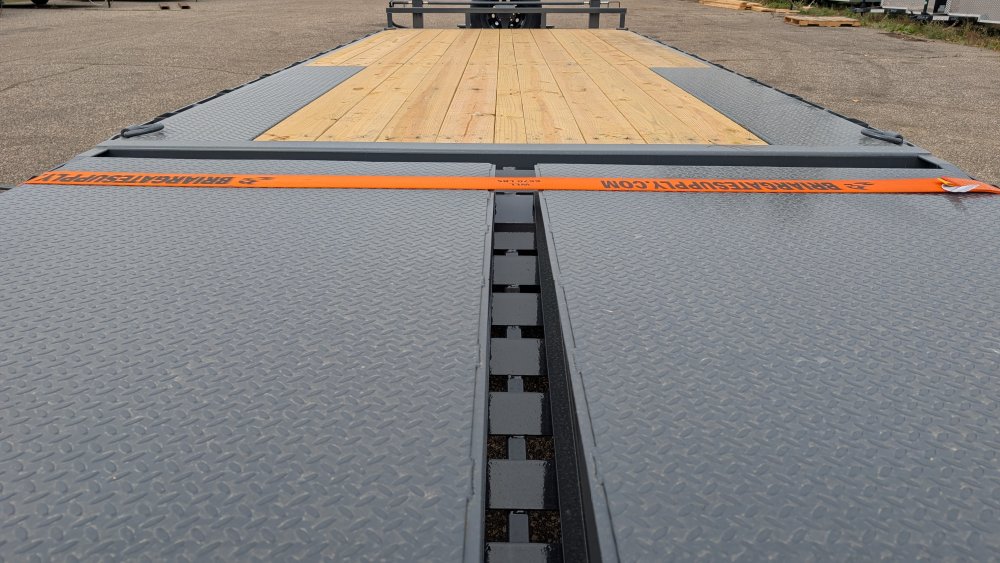 8' 6"x24' LAMAR Equipment