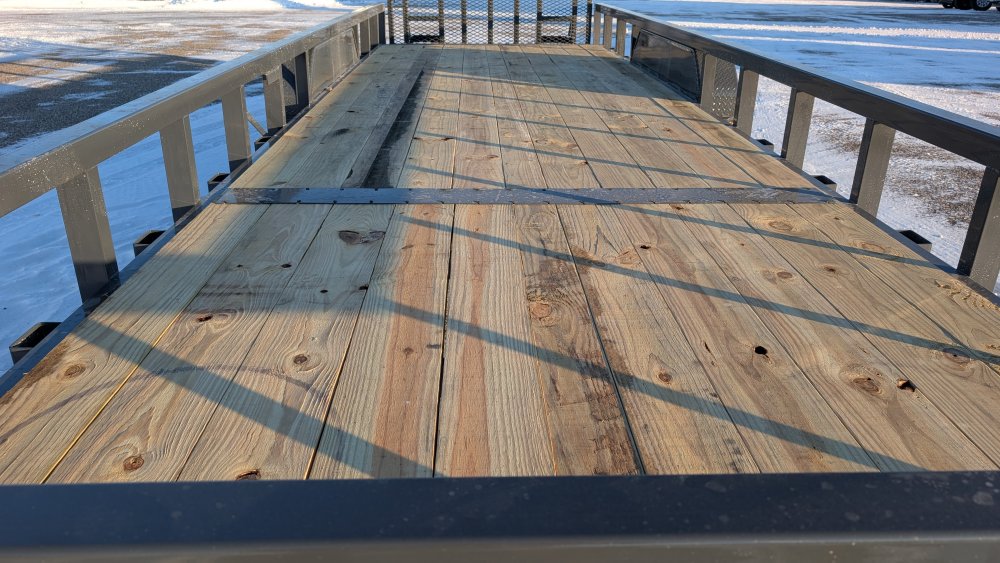 83"x24' Lamar Utility