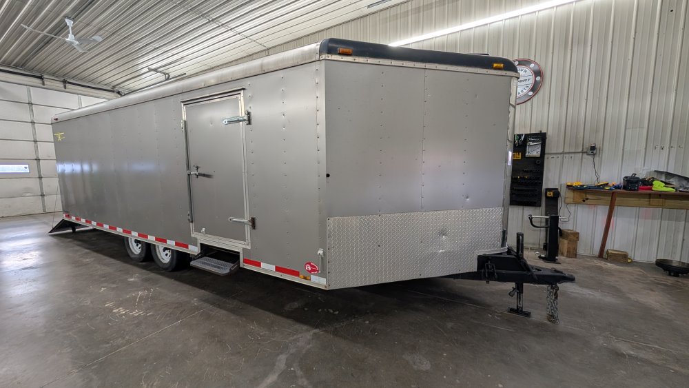 8' 5"x20' FOREST RIVER Snowmobile