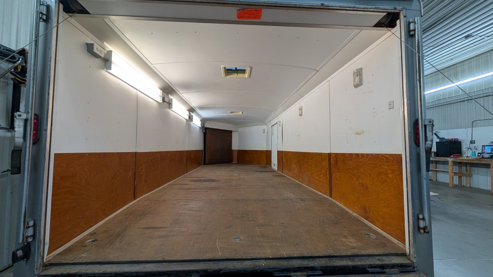 8' 5"x20' FOREST RIVER Snowmobile