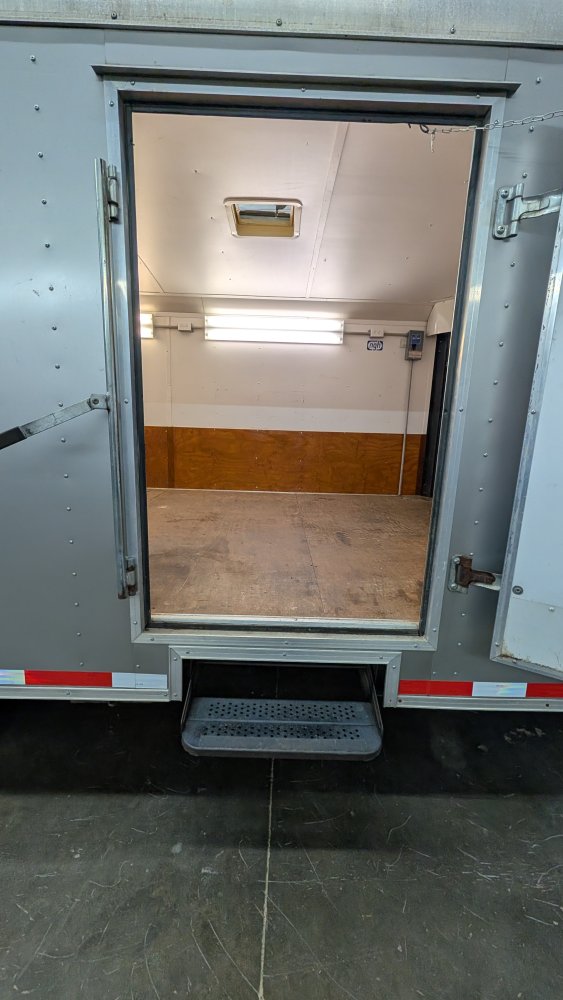 8' 5"x20' FOREST RIVER Snowmobile