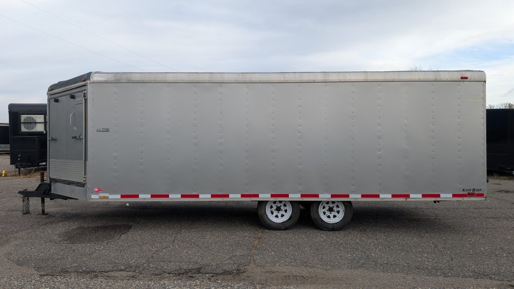 8' 5"x20' FOREST RIVER Snowmobile