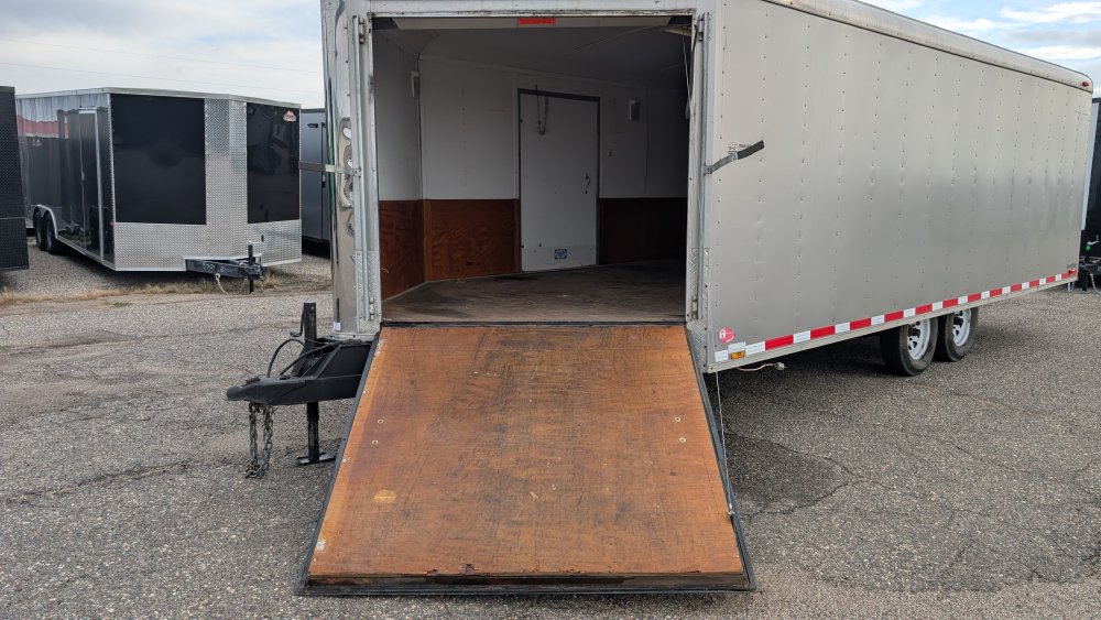 8' 5"x20' FOREST RIVER Snowmobile