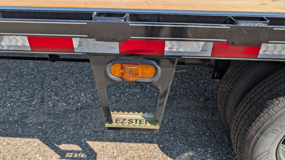 8.5'x32' Doolittle Equipment