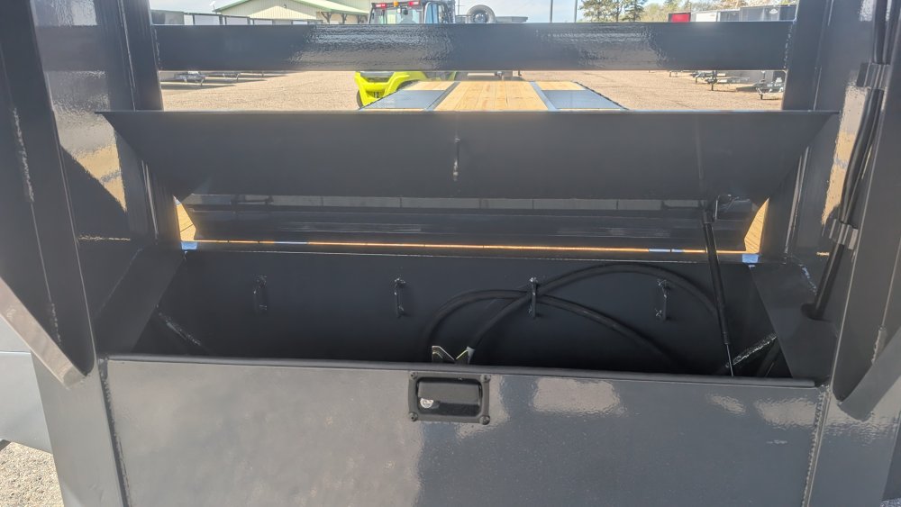 102'x32' Lamar Equipment